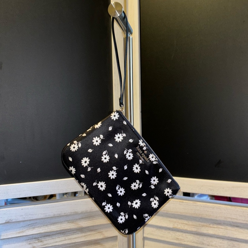 Kate Spade ♠️ Wristlet, Daisy Print.8x5.5, EUC, NCO